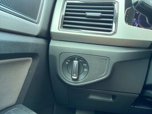 Used 2023 Volkswagen Atlas SEL AWD/4WD image 19