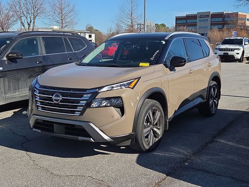 Used 2024 Nissan Rogue SL w/ SL Premium Package image 2