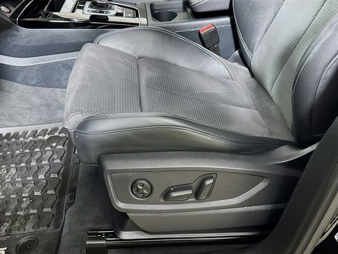 Used 2023 Audi SQ5 Premium w/ Convenience Package image 21
