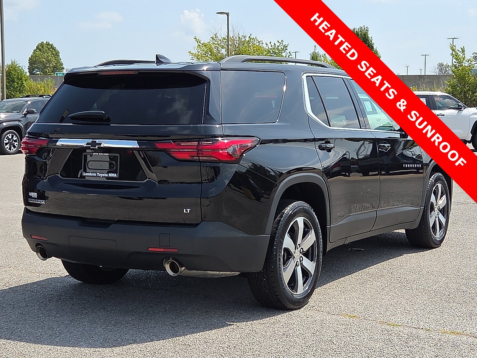 Used 2023 Chevrolet Traverse LT w/ LT Premium Package FWD image 5
