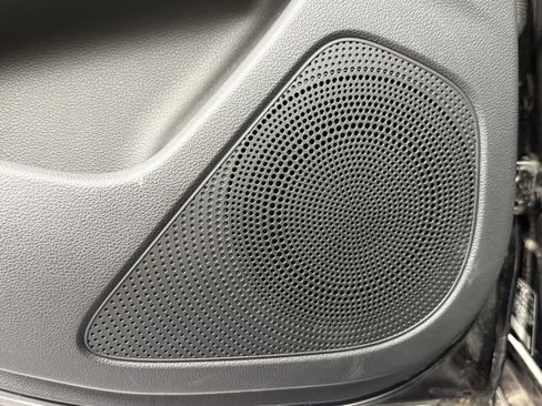 Used 2025 Genesis G70 2.5T image 34