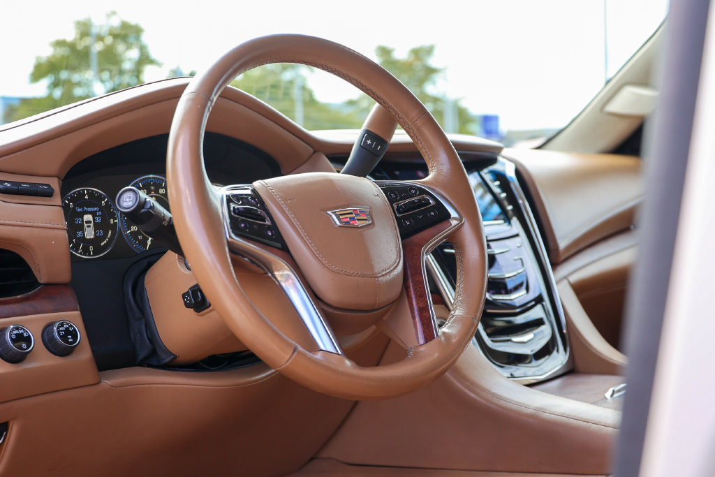 Used 2015 Cadillac Escalade Platinum AWD/4WD image 30