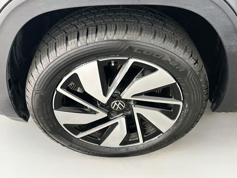 Used 2025 Volkswagen Atlas SE AWD/4WD image 11