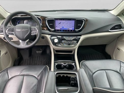 Used 2022 Chrysler Pacifica Limited FWD image 15