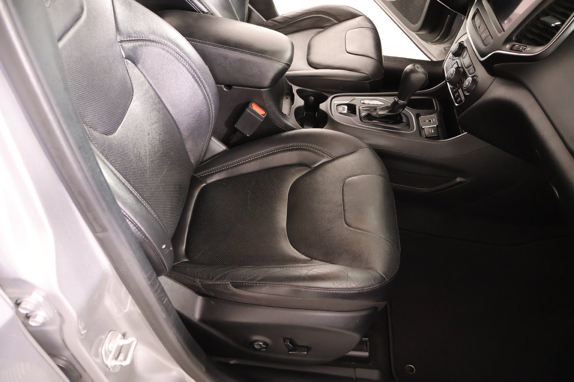 Used 2021 Jeep Cherokee Latitude Lux w/ Comfort/Convenience Group FWD image 13