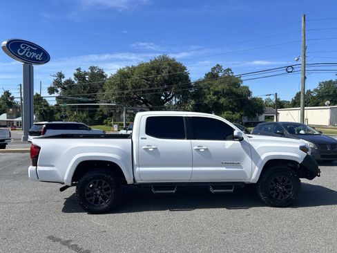 Used 2023 Toyota Tacoma SR5 w/ Technology Package AWD/4WD image 9