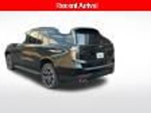 Used 2025 Chevrolet Suburban RST w/ Comfort Package AWD/4WD image 6