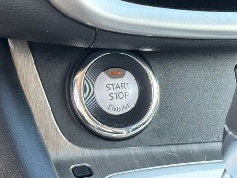 Used 2018 Nissan Murano SV image 25