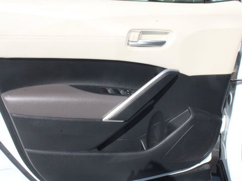 Certified 2023 Toyota Corolla Cross XLE image 10