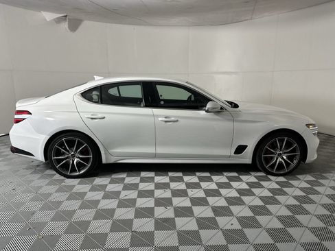 Used 2025 Genesis G70 2.5T RWD image 9