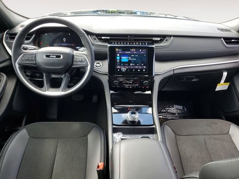 New 2025 Jeep Grand Cherokee L Altitude image 13