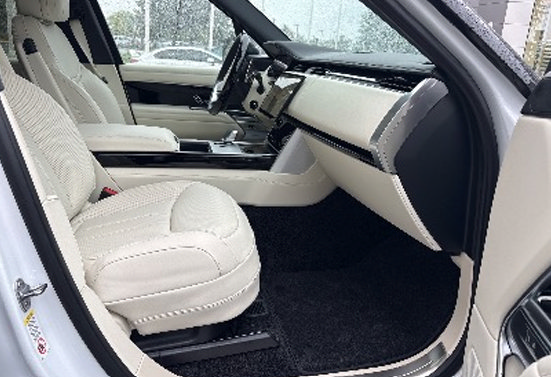 Used 2026 Land Rover Range Rover SE AWD/4WD image 11