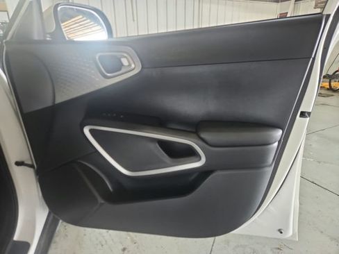 Used 2024 Kia Soul LX FWD image 21
