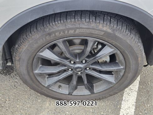 Used 2019 Ford Explorer XLT w/ Equipment Group 202A image 10