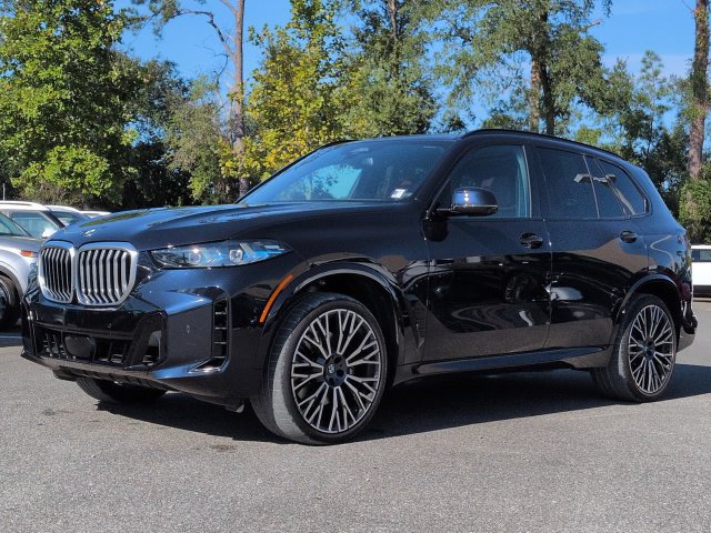 Used 2025 BMW X5 sDrive40i w/ M Sport Package RWD image 2