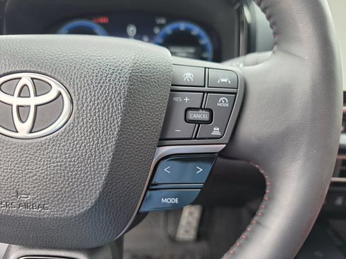 Used 2025 Toyota Camry Hybrid AWD/4WD image 28