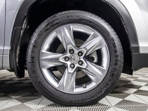Used 2015 Toyota Highlander Limited w/ Driver Technology Package AWD/4WD image 23