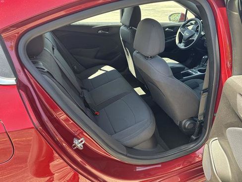 Used 2018 Chevrolet Cruze LT w/ Convenience Package FWD image 28