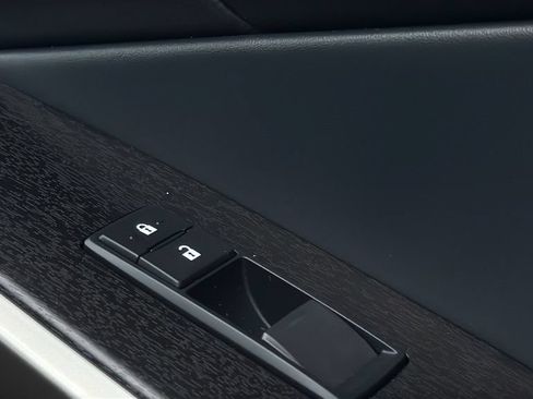 Used 2019 Lexus IS 300 RWD image 10