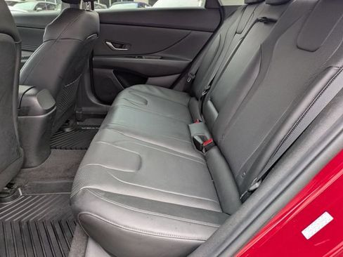 Used 2022 Hyundai Elantra Limited FWD image 15