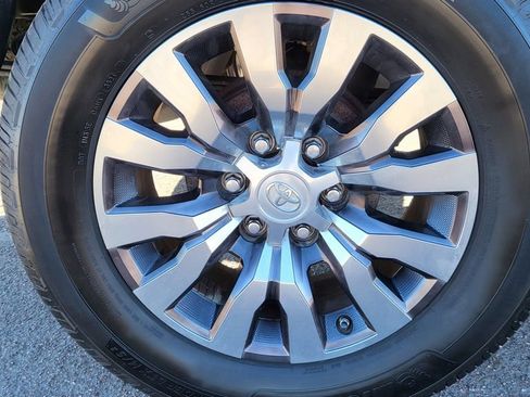 Used 2020 Toyota Tacoma Limited RWD image 16