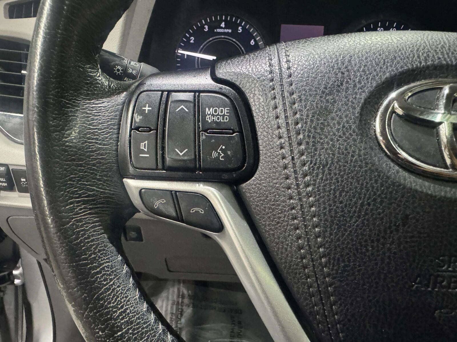 Used 2020 Toyota Sienna XLE Premium FWD image 28