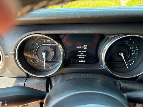 Used 2021 Jeep Wrangler Unlimited Sahara w/ Cold Weather Group AWD/4WD image 19