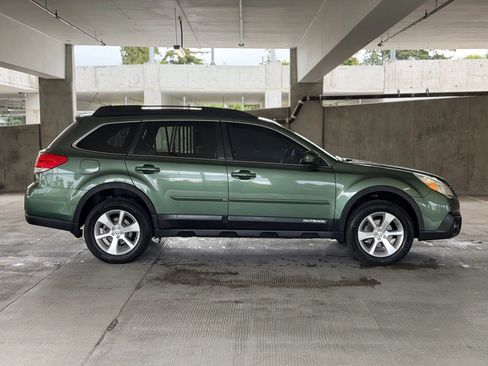 Used 2014 Subaru Outback 2.5i Limited w/ Moonroof Package AWD/4WD image 4