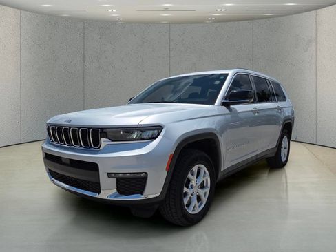 Used 2023 Jeep Grand Cherokee L Limited AWD/4WD image 10