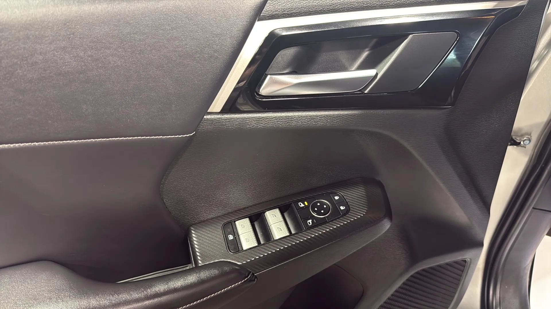 Used 2022 Mitsubishi Outlander SE AWD/4WD image 9