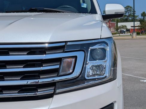 Used 2018 Ford Expedition XLT w/ Equipment Group 202A RWD image 12