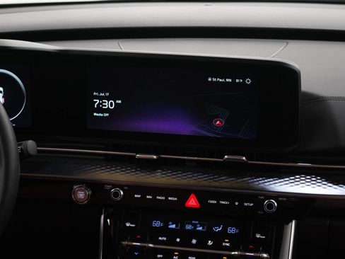 Used 2024 Kia Carnival SX Prestige FWD image 16