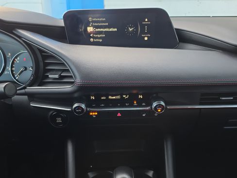 Used 2024 MAZDA MAZDA3 s image 25