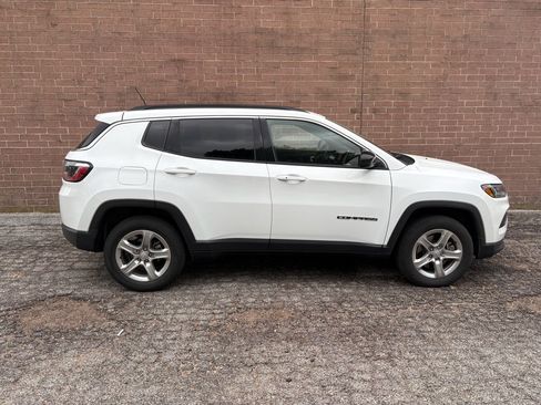 Used 2024 Jeep Compass Latitude AWD/4WD image 6