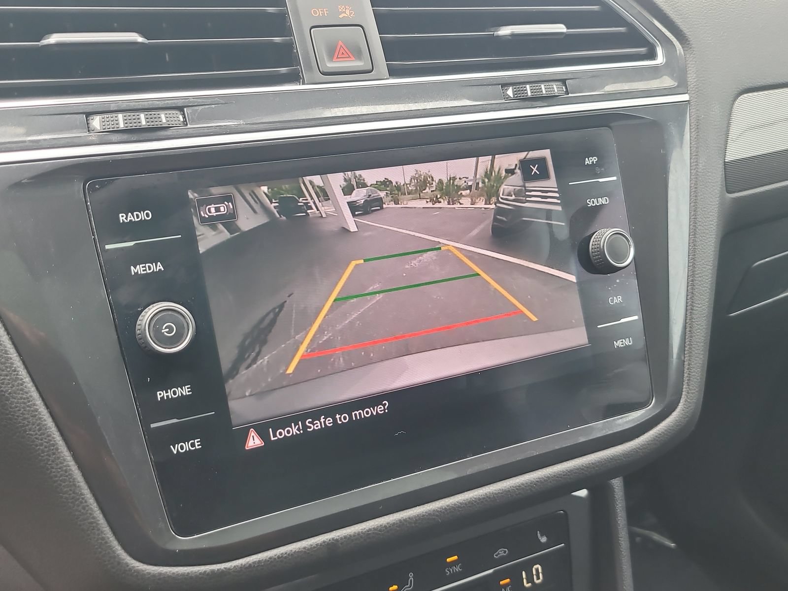 Used 2022 Volkswagen Tiguan SE w/ Panoramic Sunroof Package FWD image 22