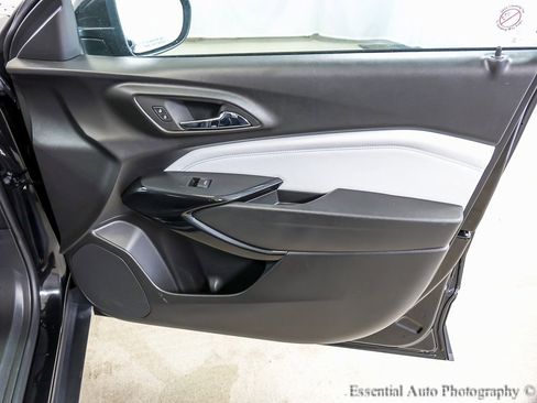 Certified 2025 Chevrolet Trax LT w/ LT Convenience Package image 22