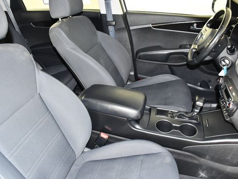 Used 2019 Kia Sorento FWD w/ LX Convenience Package image 40