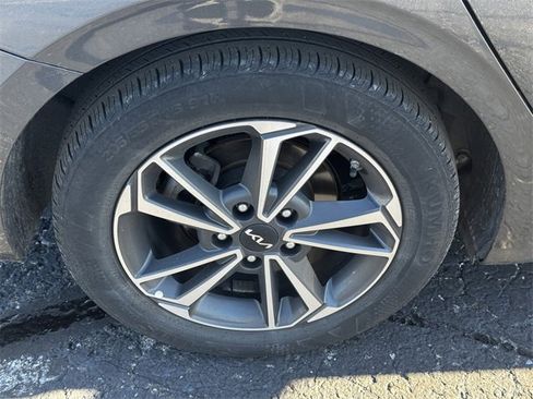 Used 2023 Kia Forte LXS image 11