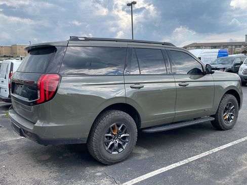 Used 2025 Ford Expedition Tremor image 2