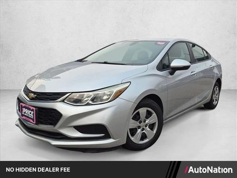 Used 2018 Chevrolet Cruze LS FWD image 1