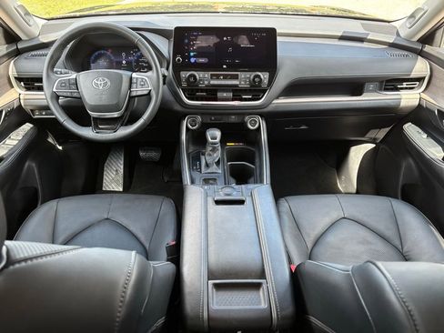 Used 2025 Toyota Grand Highlander FWD image 10