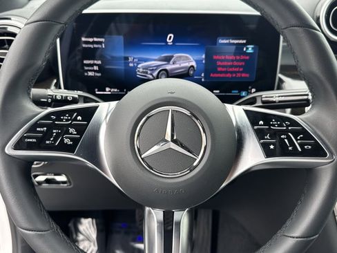 Used 2025 Mercedes-Benz GLC 300 image 24