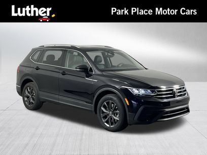Used 2022 Volkswagen Tiguan SE w/ Panoramic Sunroof Package