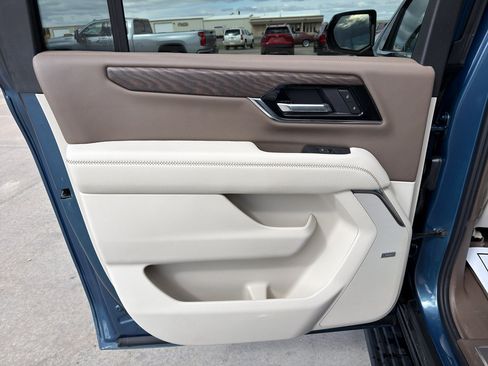 Used 2025 GMC Yukon XL Denali w/ Sun & Power Step Package AWD/4WD image 18