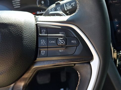 Certified 2023 Jeep Grand Cherokee L Limited w/ Luxury Tech Group II AWD/4WD image 22