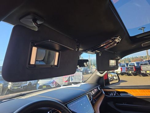 Used 2022 Jeep Grand Wagoneer Series III w/ Flexible Seating Group image 16