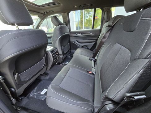 New 2025 Jeep Grand Cherokee Laredo X image 12
