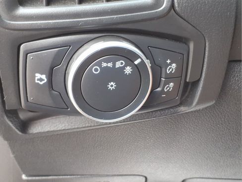 Used 2018 Ford Focus SE FWD image 17
