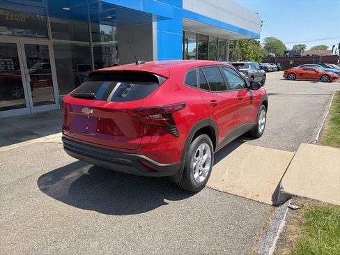 New 2026 Chevrolet Trax LS w/ LS Convenience Package FWD image 5