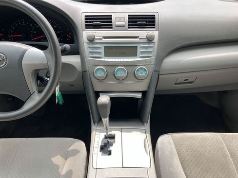 Used 2009 Toyota Camry LE FWD image 14